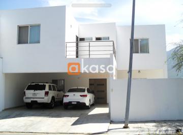 Casa de 3 habitaciones, Monterrey · Casa en Venta en Palmares Residencial, Carretera Nacional.