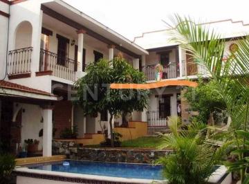 Casa · 450m² · 8 Recámaras · 2 Estacionamientos · Casa en Venta en Oaxtepec