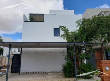 Casa en condominio · 310m² · 4 Recámaras · 2 Estacionamientos · Casa en Condominio - Aqua