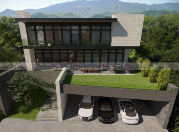 Casa · 975m² · 3 Recámaras · 3 Estacionamientos · Casa en Venta en Sierra Alta
