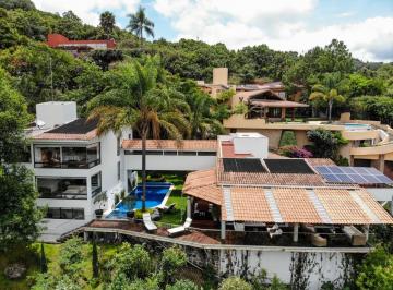 Casa en condominio · 550m² · 4 Recámaras · 6 Estacionamientos · Casa en Renta - (4)