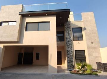 4215ed85f7e654e8edf898bae492df9d42a59b53adbd290a4c61aa423b791335 · Casa con 3 Habs, 3.5 Baños y Roof Garden en Privada Freinet