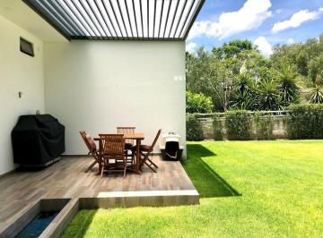 Casa · 585m² · 4 Recámaras · 4 Estacionamientos · Casa con Loft Independiente en Balvanera Polo & Country