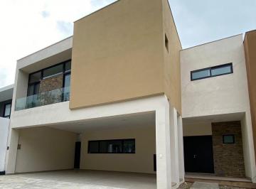 Casa · 471m² · 3 Recámaras · 3 Estacionamientos · Casa en Venta en La Joya, Carretera Nacional