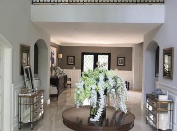 Casa · 850m² · 4 Recámaras · 4 Estacionamientos · Casa en Condominio - Lomas Hipódromo
