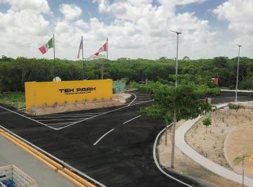Terreno / Lote , Mérida · Terreno Industrial en Venta en Carr Merida - Motul F - 93