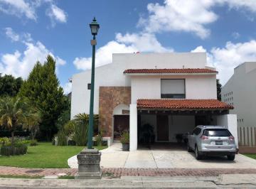 Casa en condominio de 3 habitaciones, San Andrés Cholula · Casa en Venta en Esquina en La Vista Country Club