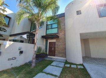 Casa · 278m² · 3 Recámaras · 2 Estacionamientos · Cumbres del Lago Casa en Venta