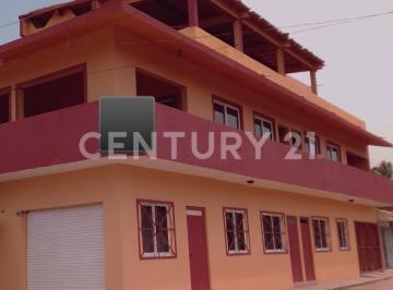 Casa · 450m² · 4 Recámaras · 2 Estacionamientos · Casa en Venta en Melaque, Cerca del Mar