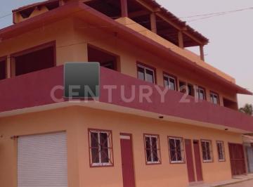 Casa · 450m² · 4 Recámaras · 2 Estacionamientos · Casa en Venta en Melaque, Cerca del Mar