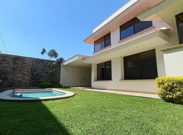 Casa de 5 habitaciones, Cuernavaca · Casa con Seguridad Dentro de Fraccionamiento en Zona Norte
