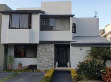 Casa de 3 habitaciones, Zapopan · Venta de Casa en Jardin Real