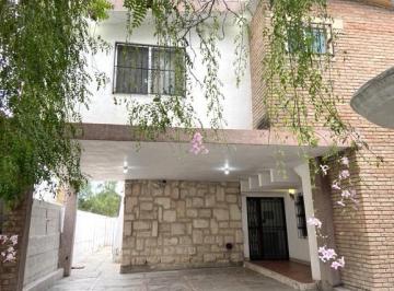 Casa de 4 habitaciones, Saltillo · Casa en Renta en Zona Centro