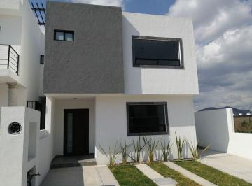 Casa · 143m² · 3 Recámaras · 2 Estacionamientos · En Venta Hermosa Casa en Juriquilla, San Isidro. 3 Recamaras
