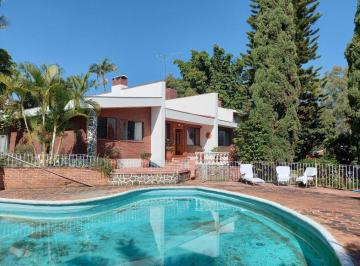 Casa · 674m² · 8 Recámaras · 10 Estacionamientos · Casa Sola en Lomas de Atzingo Cuernavaca - Ber - 1024 - Cs*