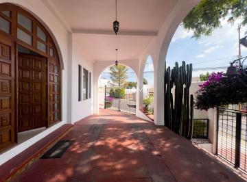 Casa en Venta de 4 habitaciones Fraccionamiento Villas del Mesón · Casa Venta con Alberca en Juriquilla Queretaro