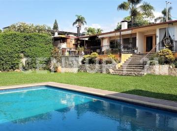 Casa · 455m² · 4 Recámaras · 4 Estacionamientos · Casa en Venta en Lomas de Cortés, en La Zona Norte de Cuernavaca