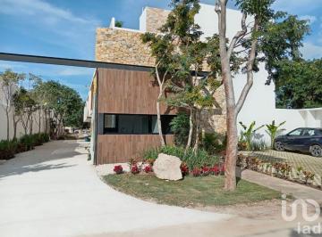 Casa · 157m² · 2 Recámaras · 2 Estacionamientos · Townhouse en Venta en Temozón, Merida, Yucatán.