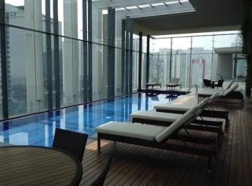 Alberca y jacuzzi · Departamento Amueblado y Equipado de 143 m² Vista Panorámica en Santa Fe