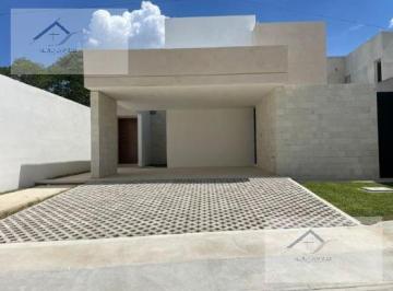 Casa · 310m² · 4 Recámaras · 2 Estacionamientos · Casa - Pueblo Temozon Norte