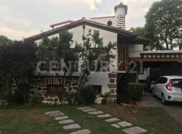 Casa · 921m² · 7 Recámaras · 5 Estacionamientos · Casa en Venta en Exclusiva Zona del Cdmx