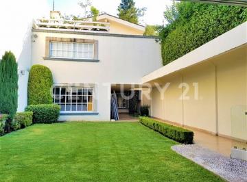 Casa · 350m² · 4 Recámaras · 4 Estacionamientos · Casa en Venta en Las Águilas