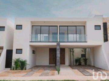 Casa · 253m² · 3 Recámaras · 2 Estacionamientos · Casa en Venta en Privada de Conkal, Yucatán.