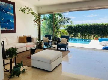 Casa · 450m² · 3 Recámaras · 3 Estacionamientos · Casa en Venta en Residencial Dos Riberas. Alvarado, Veracruz.