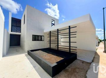 Casa · 194m² · 3 Recámaras · 2 Estacionamientos · Casa en Venta, en Conkal, Yucatán