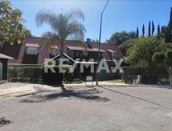 Casa · 886m² · 4 Recámaras · 6 Estacionamientos · Casa en Venta - (4)