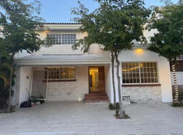 Casa de 4 habitaciones, Zapopan · Casa en Venta con Recamaras en Planta Baja