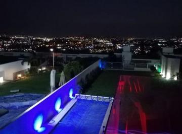 Casa · 490m² · 4 Recámaras · 5 Estacionamientos · Cisterna Recolectora de Aguas Pluviales