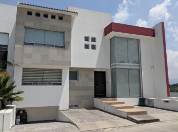 Casa · 308m² · 3 Recámaras · 3 Estacionamientos · Casa en Venta en Bosque Esmeralda