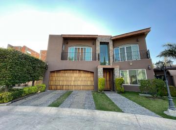Casa de 5 habitaciones, Tlajomulco de Zúñiga · Hermosa Residencia Vip en Provenza Residencial