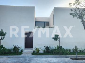 Casa · 247m² · 3 Recámaras · 2 Estacionamientos · Casa en Venta en Paseo Country Club en Mérida Yucatán con Opción a Renta - (4)