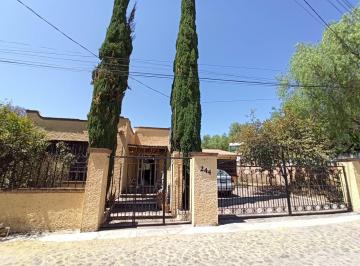 Casa de 3 habitaciones, Querétaro · Casa en Venta, Juriquilla Villas del Mesón, Una Planta, Ideal Para Remodelar. Precio de Oportunidad.