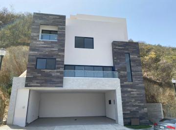 Casa de 3 habitaciones, Monterrey · Casa en Venta en Monterrey Zona Carretera Nacional Loma Bonita Residencial