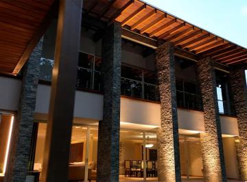 Casa · 1300m² · 3 Recámaras · 3 Estacionamientos · Residencia Amueblada en Club de Golf Las Fuentes, Puebla - (4)