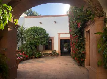 Casa de 4 habitaciones, Querétaro · Venta Casona Queretaro Centro Histórico con Permiso de Uso de Suelo