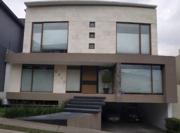 Casa · 670m² · 3 Recámaras · 6 Estacionamientos · Casa en Venta en Santa Fe.