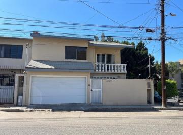 Casa · 264m² · 3 Recámaras · 2 Estacionamientos · Casa en Renta en Hipódromo Dos Tijuana - (4)
