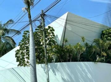 Casa · 400m² · 3 Recámaras · 4 Estacionamientos · Moderna Residencia en Villas de Irapuato