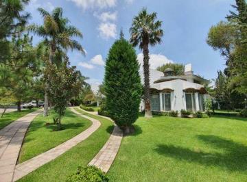 Casa · 780m² · 5 Recámaras · 4 Estacionamientos · Casa en Venta Valle Real