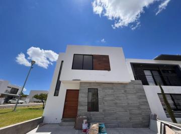 Casa · 150m² · 4 Recámaras · 2 Estacionamientos · Se Vende Casa en Juriquilla San Isidro, 4ta Recamara en Pb