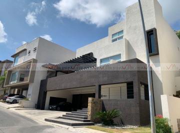 Casa · 450m² · 3 Recámaras · 3 Estacionamientos · Casa en Venta en Carolco