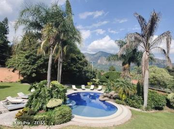Casa de 5 habitaciones, Tepoztlán · Casa en Venta en Tepoztlán Morelos, a 10 Minutos Caminando del Zócalo.