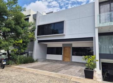 Casa en condominio de 4 habitaciones, Tlajomulco de Zúñiga · Casa Enfrente de Parque y a Media Cuadra de Casa Club