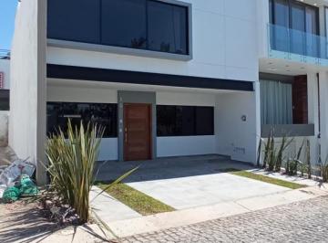 Casa en condominio de 4 habitaciones, Tlajomulco de Zúñiga · Casa Enfrente de Parque y a Media Cuadra de Casa Club