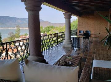Casa · 927m² · 5 Recámaras · 4 Estacionamientos · Casa - Valle de Bravo
