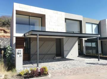 Casa en condominio · 233m² · 3 Recámaras · 2 Estacionamientos · Casa en Venta en Altozano Querétaro Rcva - Ae